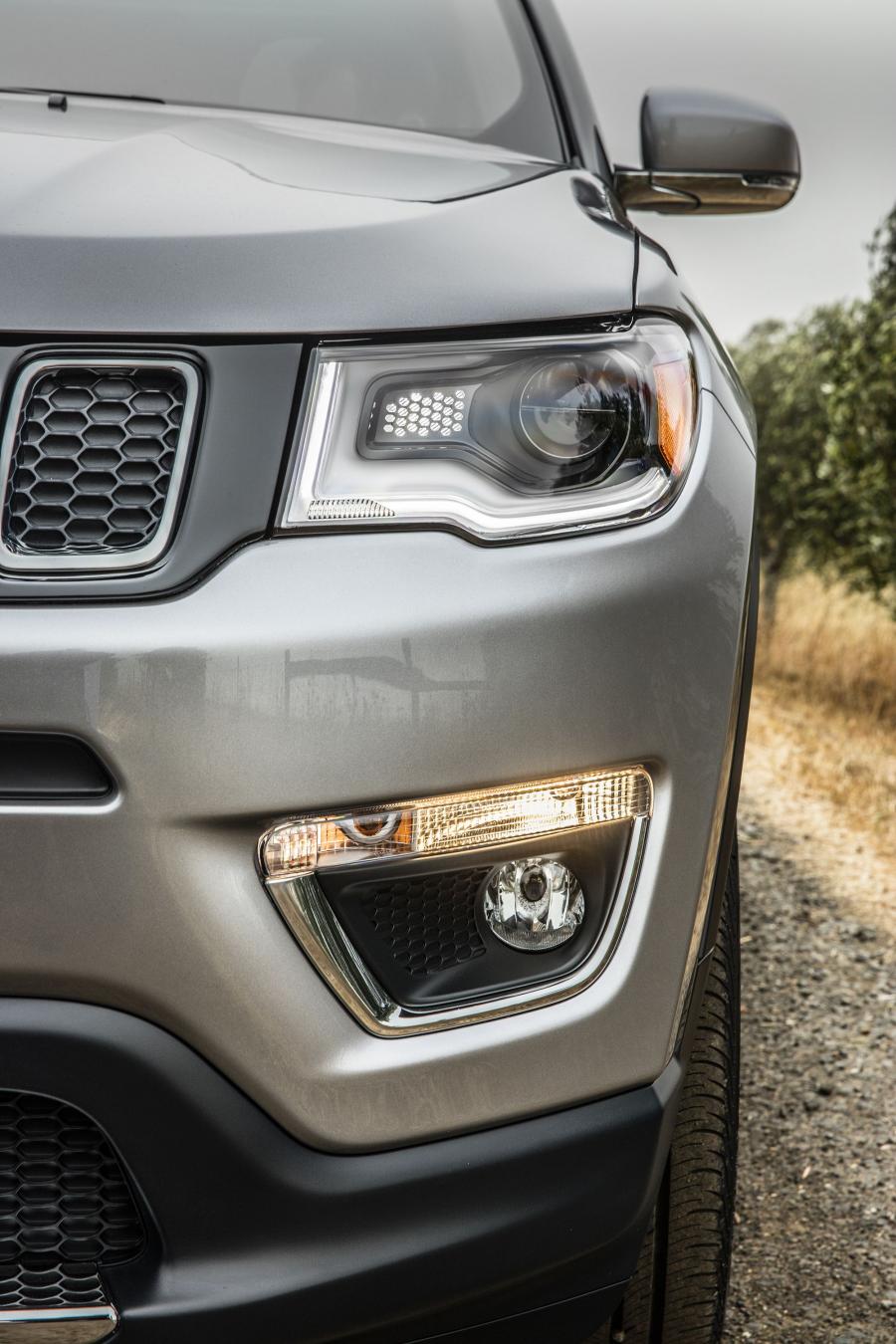  Jeep Compass Limited 2017 года  (NA) (фото 29 из 62)